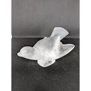 SIGNED LALIQUE FROSTED CRYSTAL GLASS SPARROW BIRD PAPERWEIGHT 5.5'' LONG